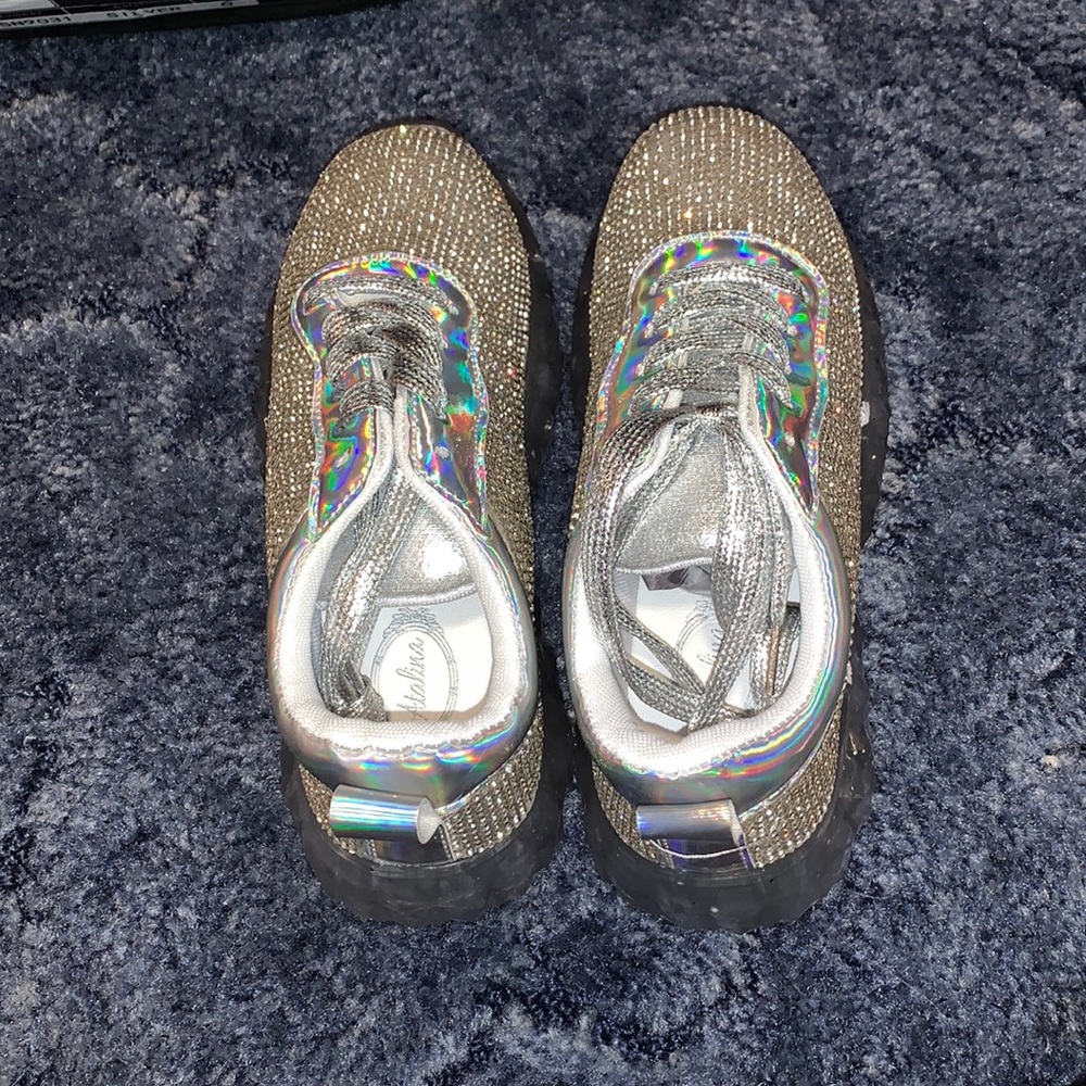 Sneakers (NEW)